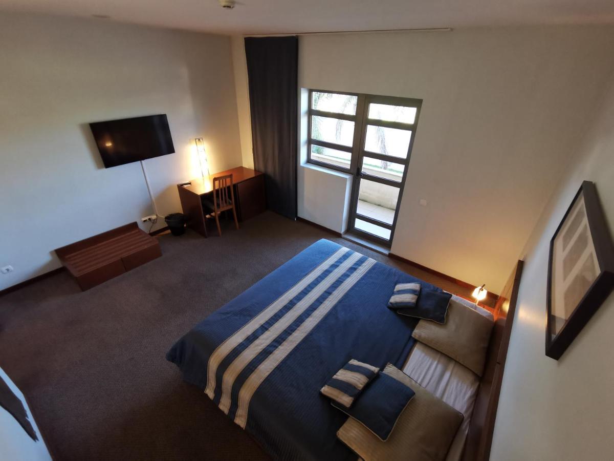 איזמוריס Hotel La Fontaine מראה חיצוני תמונה