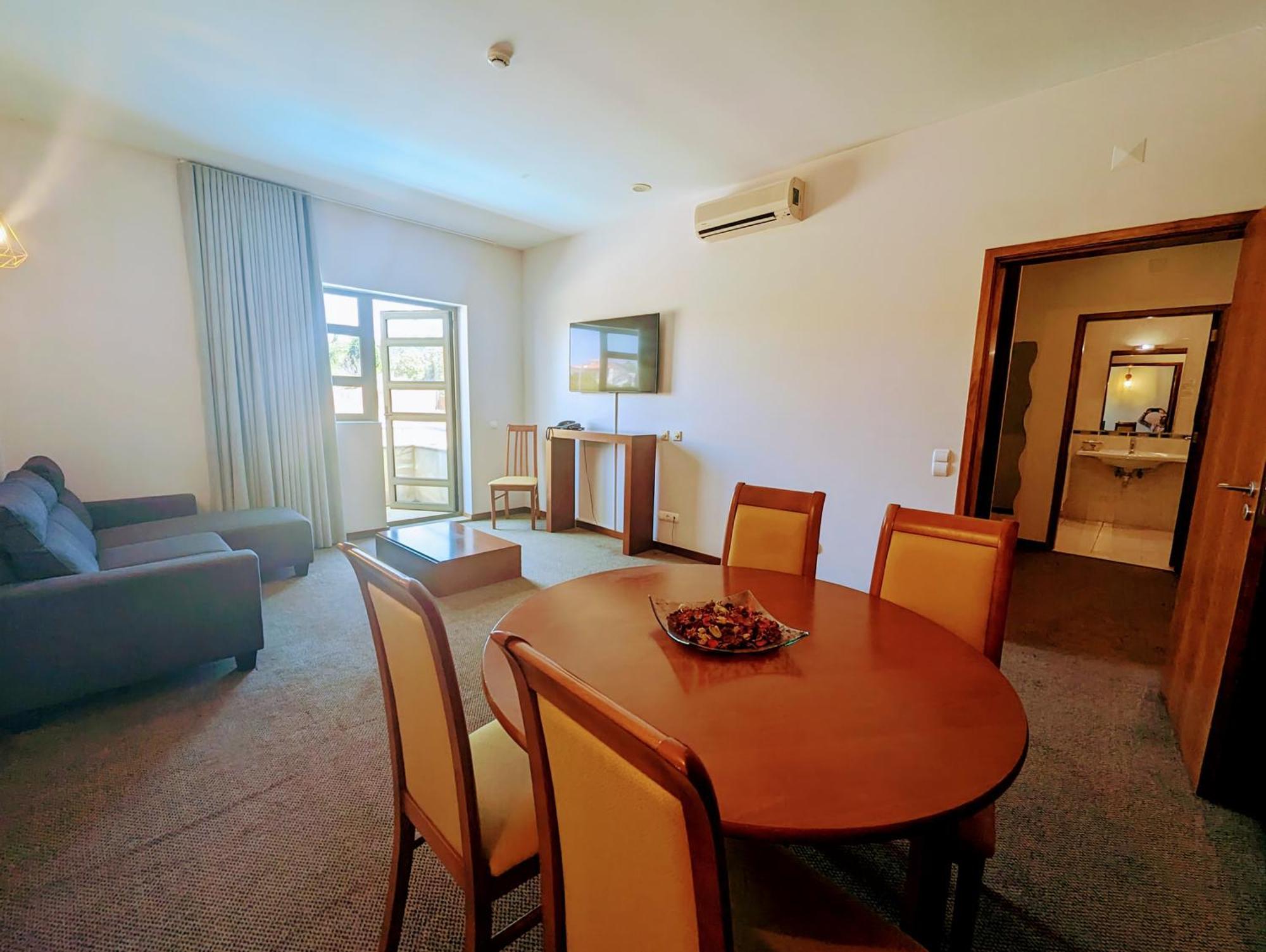 איזמוריס Hotel La Fontaine מראה חיצוני תמונה