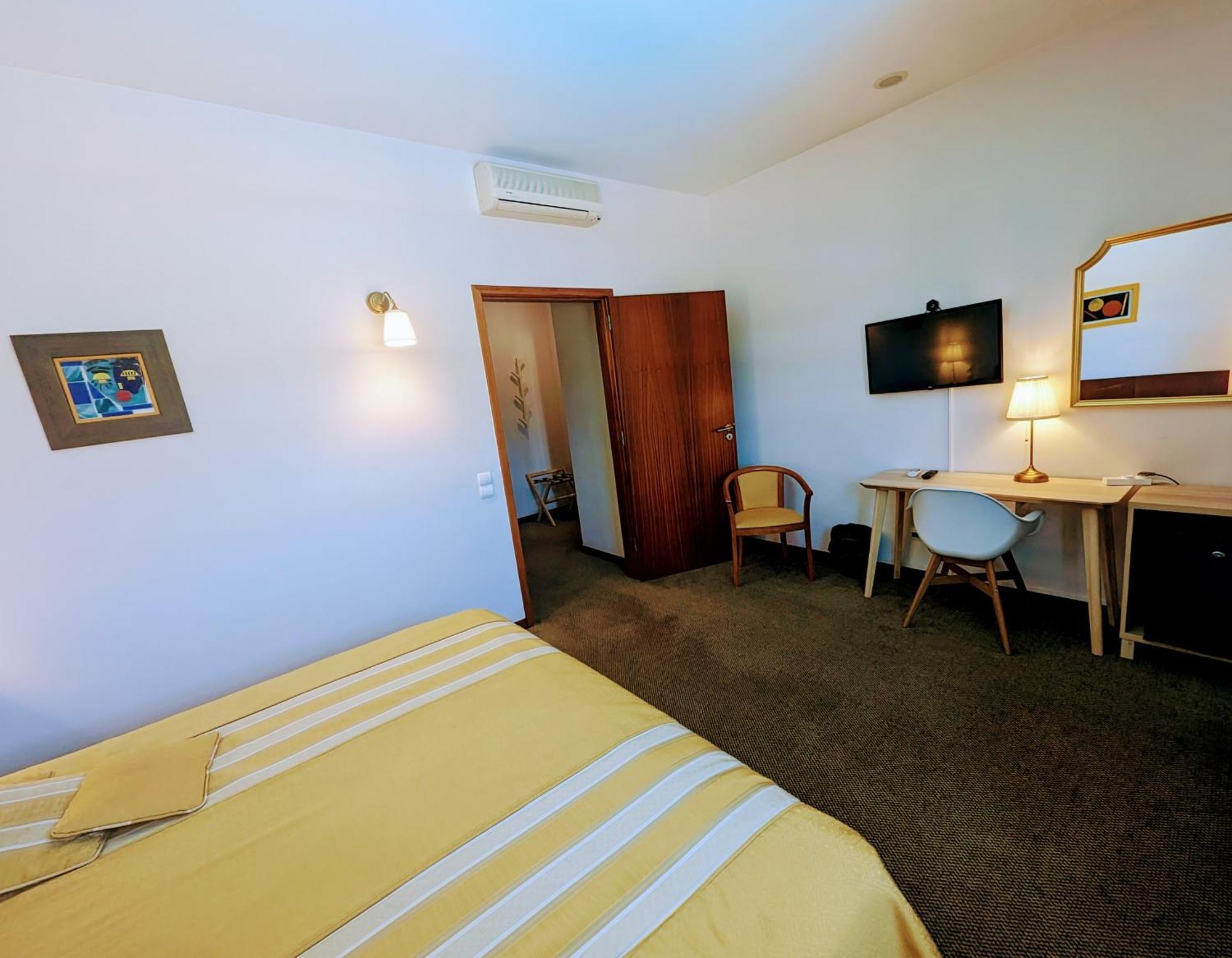איזמוריס Hotel La Fontaine מראה חיצוני תמונה