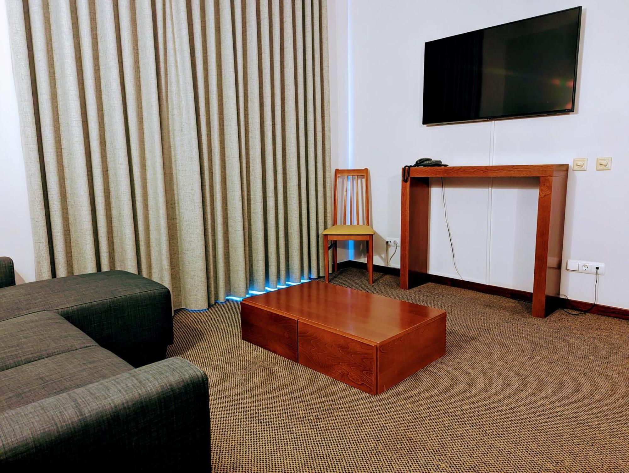 איזמוריס Hotel La Fontaine מראה חיצוני תמונה